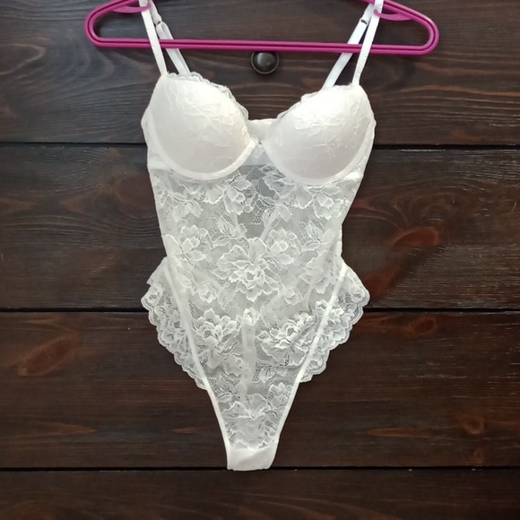 XS White Lace Elegance Bodysuit LaVieEnRose - Picture 1 of 12